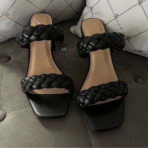 Black Sandals - Super cute - Must Have!